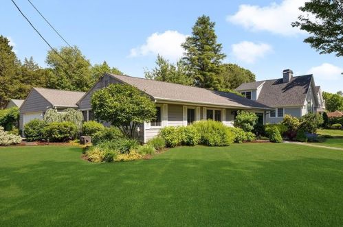 6 Crawford Ave, Warwick, RI 02889-6709