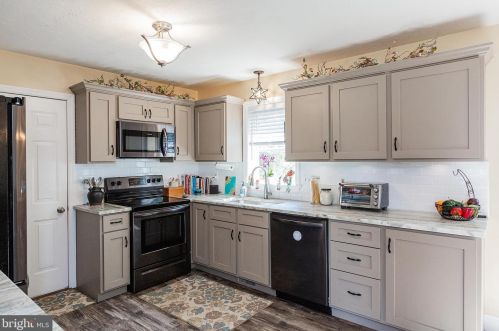 1740 Southport Dr, Lancaster PA  17603-9351 exterior