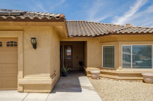 14748 Bristol Ln, Helendale, CA 92342-7707