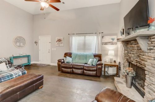 170 Emmette Dr, Dawsonville, GA 30534-0057
