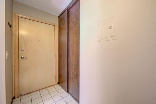 4624 Cedar Lake Rd, Minneapolis, MN 55416-3727