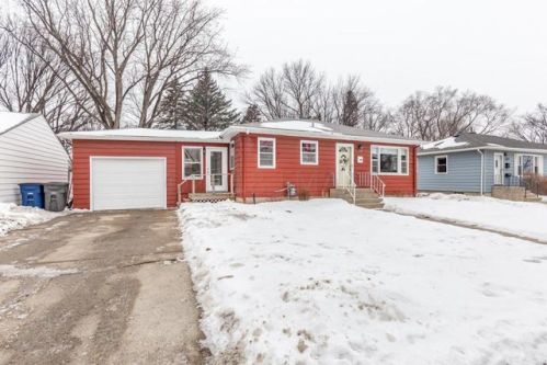 1219 10 1/2 St, Moorhead, MN 56560-1521