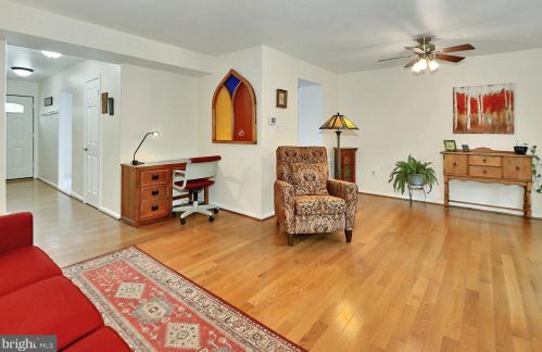 9271 Sprucewood Rd, Springfield VA  22015-3559 exterior