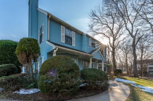 3204 Stonehedge Rd, Edison NJ  08820-4411 exterior