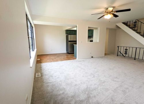 1279 Inverrary Ln, Palatine, IL 60074-2107