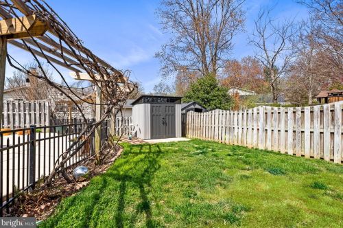 7128 Red Horse Tavern Ln, Springfield VA  22153-1404 exterior