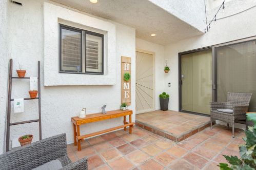 614 Violeta Dr, Palm Springs, CA 92262-0005