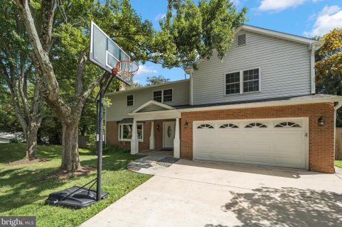 7014 Galgate Dr, Springfield, VA 22152-3226