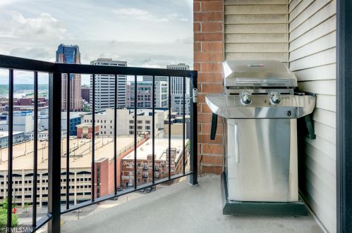 78 10th St, Saint Paul MN  55101-2206 exterior