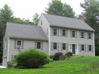 81 Lyford Ln, Kensington, NH 03833-6038
