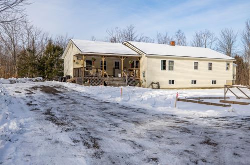 68 Brunswick Rd, Richmond, ME 04357-3704
