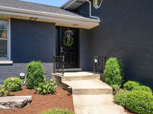 143 Jackson St, Elmhurst, IL 60126-4876