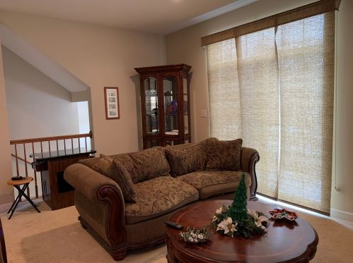 188 Goldenhill St, Carol Stream IL  60188-1303 exterior