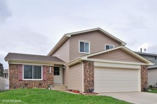 2388 Goldfinch St, Downers Grove IL  60517-1856 exterior