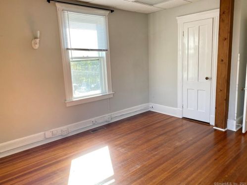 207 Maple Ave, Cheshire CT  06410-2505 exterior