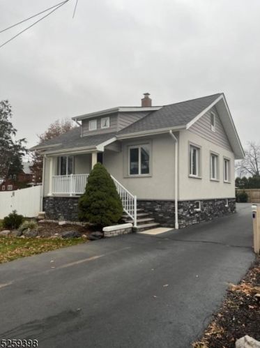 692 Woodrow Ave, Bridgewater, NJ 08807-3329