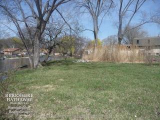 26328 Willow Ave, Long Grove, IL 60060