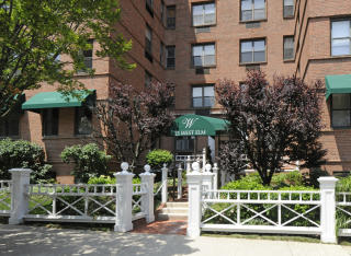 25 Elm St, Greenwich CT  06830-6465 exterior