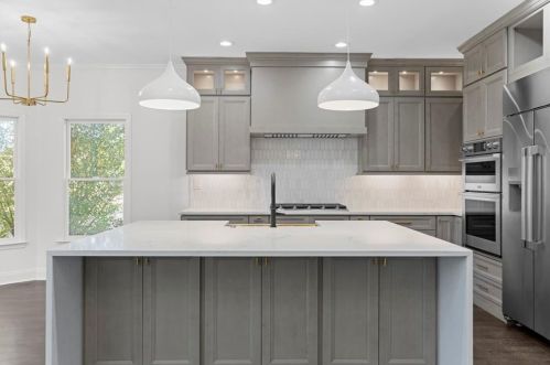 695 Highland Oaks Dr, Atlanta GA  30331-9210 exterior