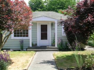 9028 7th Ave, Seattle, WA 98117-2123