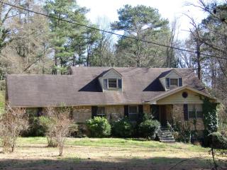 4194 Loveless Dr, Ellenwood, GA 30294-1609