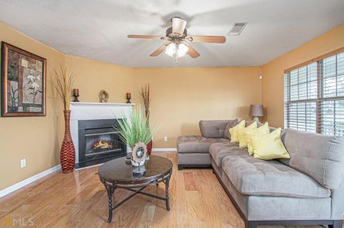 5838 Waggoner Ct, Rex GA 30273-5201 exterior