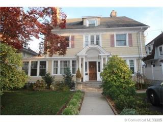160 Flax Hill Rd, Norwalk CT  06854-2863 exterior