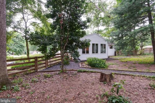 5623 Queensberry Ave, Springfield VA  22151-2711 exterior