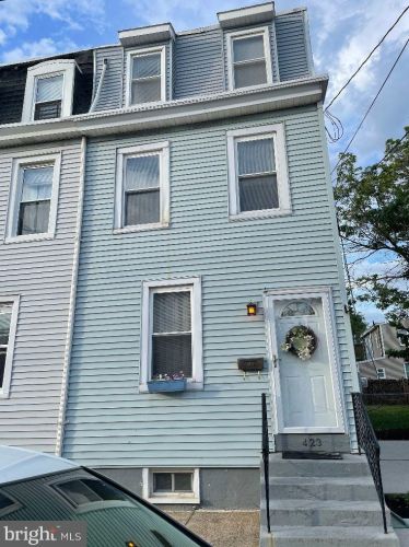 423 Hunter St, Gloucester, NJ 08030-2018