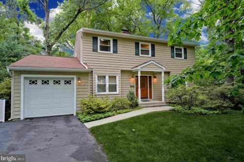 4 Crab Apple Ln, Trenton, NJ 08648-3124