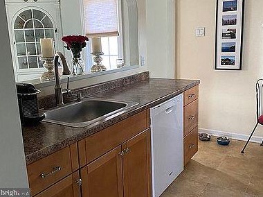 130 Roberts Ave, Tavistock NJ 08033-1319 exterior