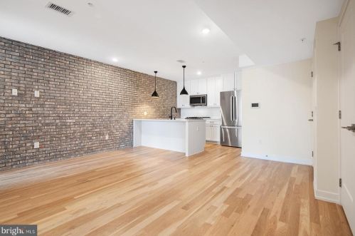 806 2nd St, Philadelphia, PA 19123-3038