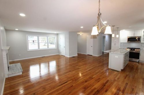 41 Mcgrath Rd, Wapping CT  06074-1116 exterior