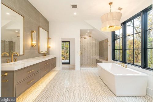 603 Gravers Ln, Philadelphia PA 19118-2806 exterior