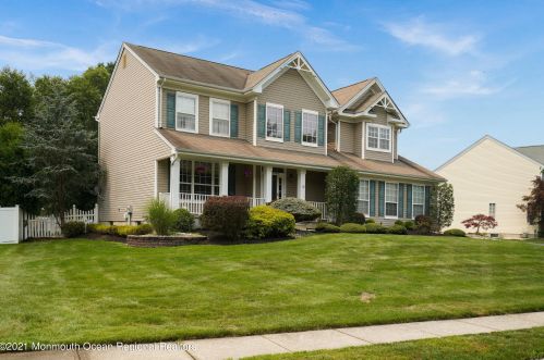 18 Knightsbridge Pl, Jackson Twp, NJ 08527-1272