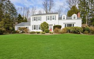 23 Pepperidge Rd, Morristown, NJ 07960-2532