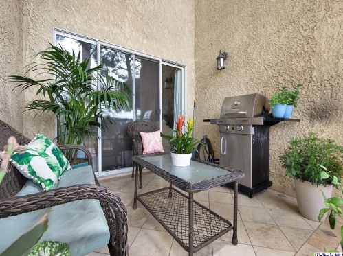 7708 Via Napoli, Burbank, CA 91504-1703