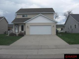 136 Cougar Dr, Mankato, MN 56001-8655
