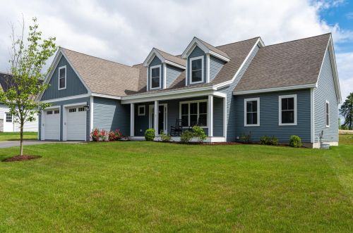 7 Oldfield Rd, Nashua, NH 03060-5015