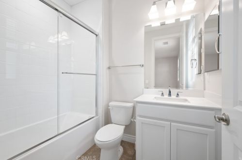 60 Gainsboro, Irvine CA  92620-2187 exterior