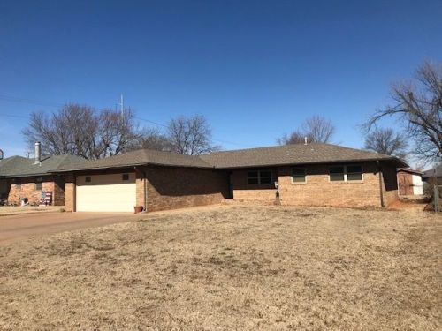 620 Tyrone Ave, Waukomis, OK 73773-9513