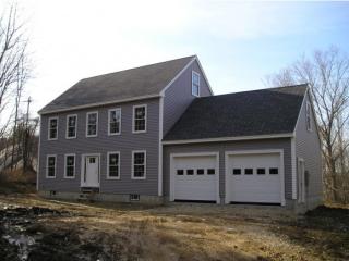 11 Harlan Dr, Barrington, NH 03825-7369