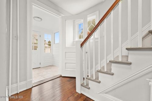 1 Putnam Ct, Greenwich CT  06830-5605 exterior