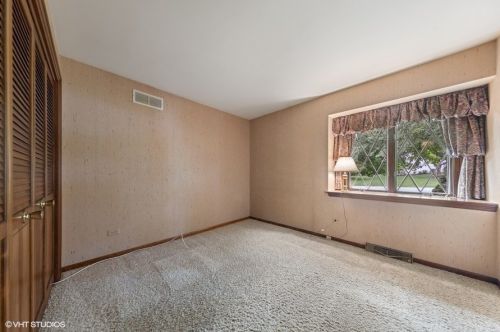 8123 Garfield Ave, Willowbrook IL  60527-5907 exterior