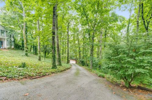 1500 Beaumont Dr, Kennesaw, GA 30152-3204