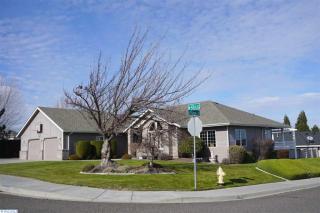 2904 43rd Ct, Kennewick, WA 99337-2677