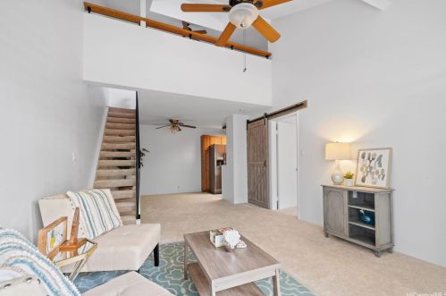 372 Mananai Pl, Honolulu, HI 96818-1866