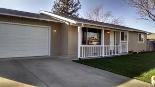 1909 Hutchins Cir, Medford, OR 97504-4847