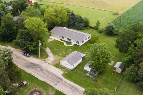 891 White Rock Rd, Honey Creek, IL 61015-9553