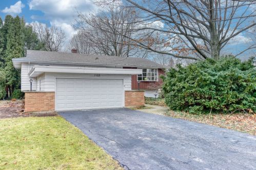 1105 Modaff Rd, Naperville, IL 60540-7816